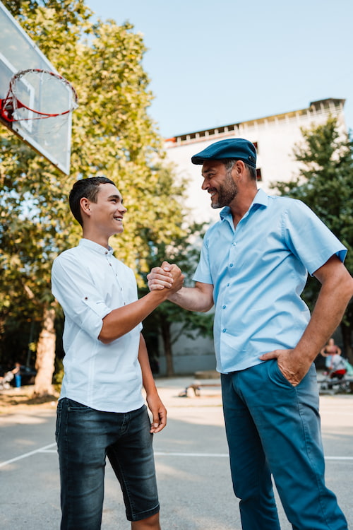 Parent teaching child about money